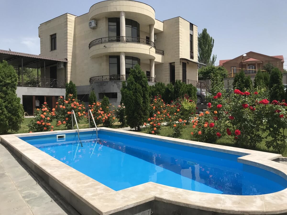 Виллы White Luxury Villa With Swimming Pool In City Center Ереван