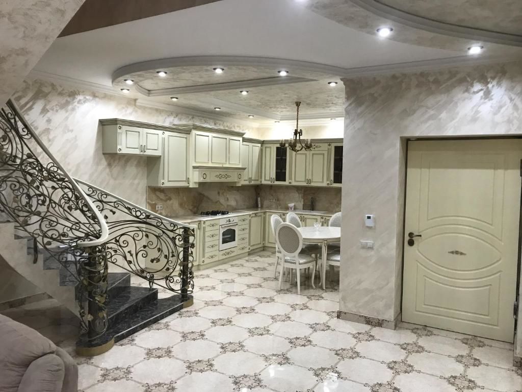 Виллы White Luxury Villa With Swimming Pool In City Center Ереван