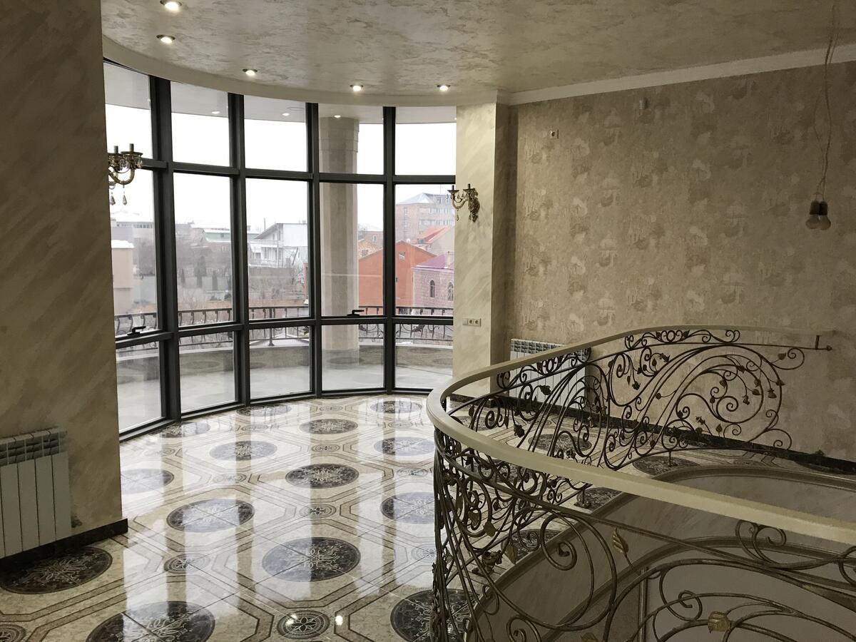 Виллы White Luxury Villa With Swimming Pool In City Center Ереван
