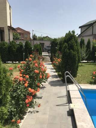 Виллы White Luxury Villa With Swimming Pool In City Center Ереван-1