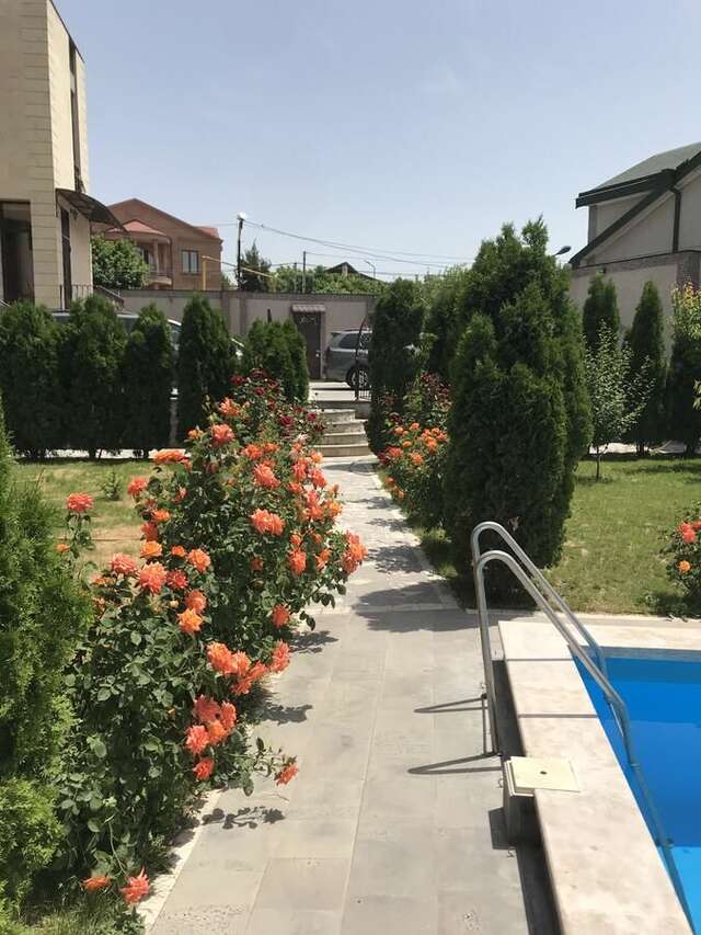 Виллы White Luxury Villa With Swimming Pool In City Center Ереван-4