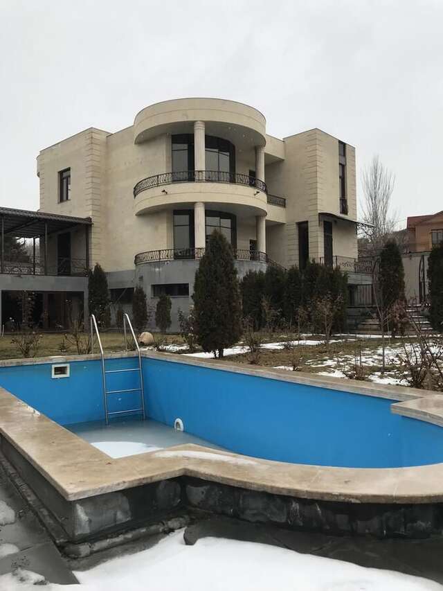 Виллы White Luxury Villa With Swimming Pool In City Center Ереван-6